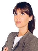 Femme confiante en costume gris